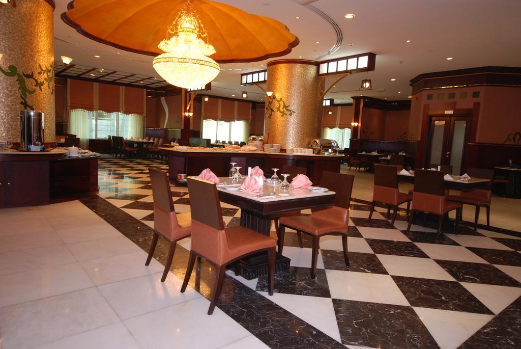 Al Bustan Tower Hotel Suites Şarja Dış mekan fotoğraf