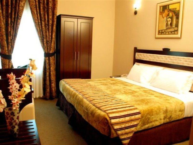 Al Bustan Tower Hotel Suites Şarja Dış mekan fotoğraf