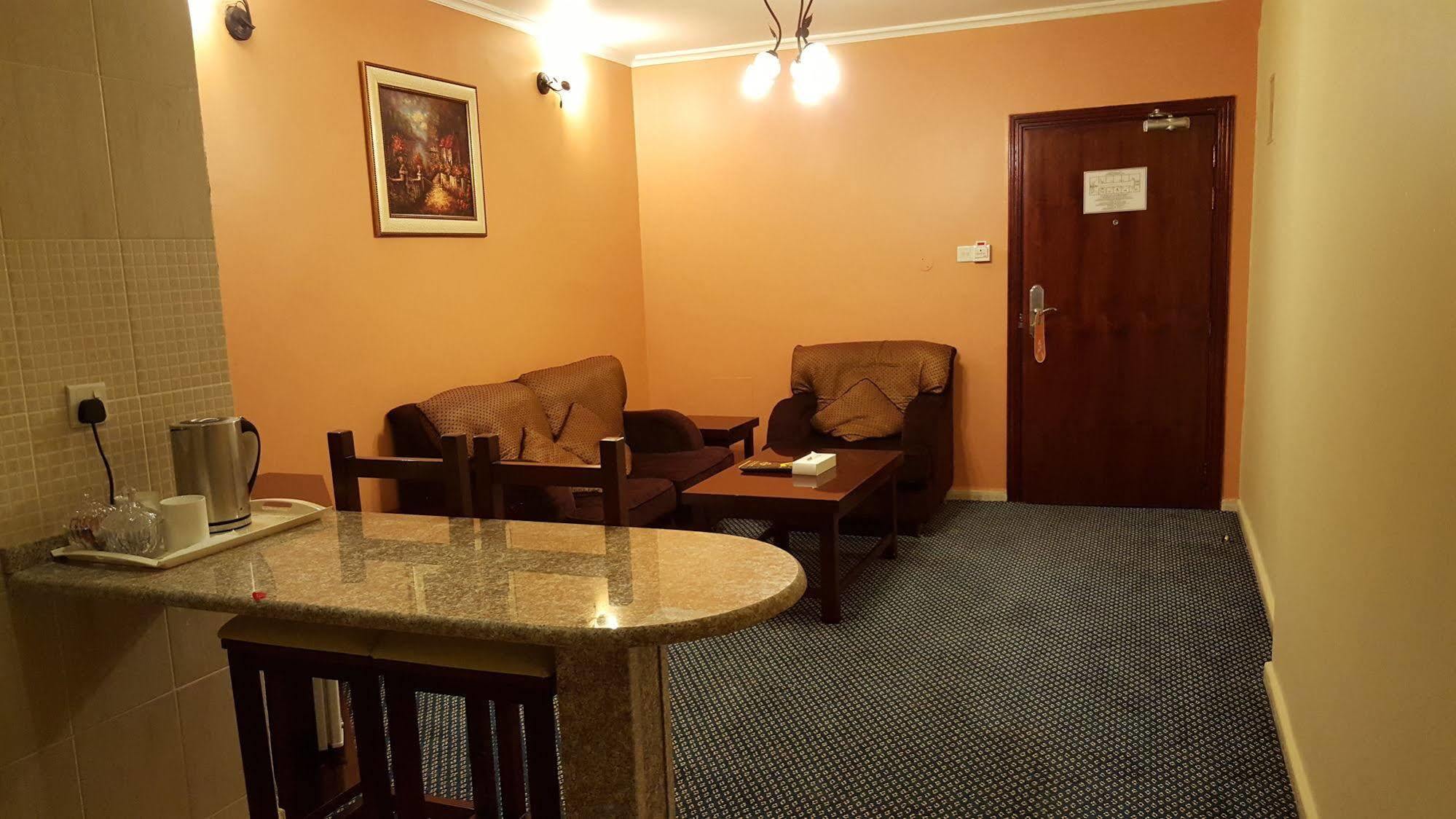 Al Bustan Tower Hotel Suites Şarja Dış mekan fotoğraf