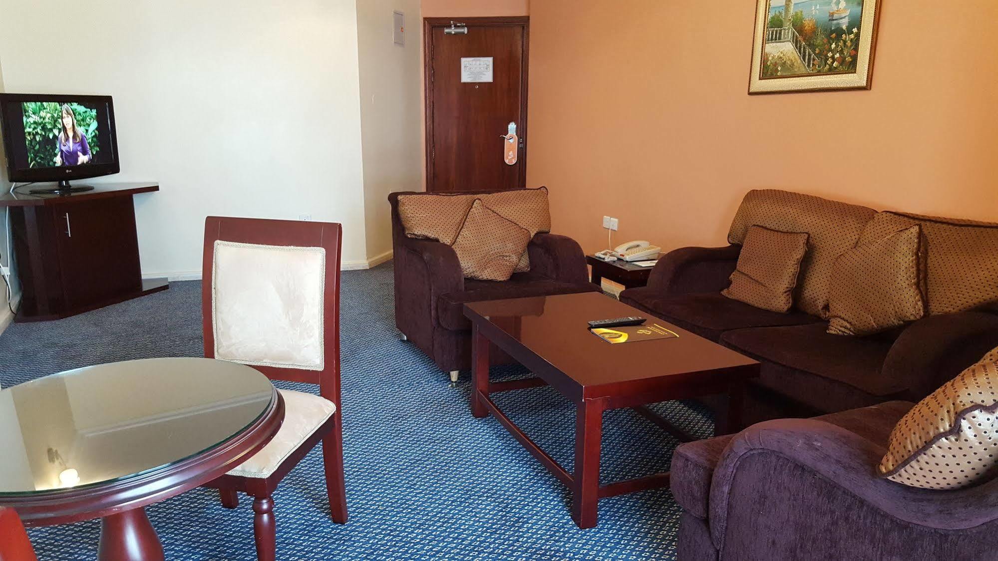 Al Bustan Tower Hotel Suites Şarja Dış mekan fotoğraf