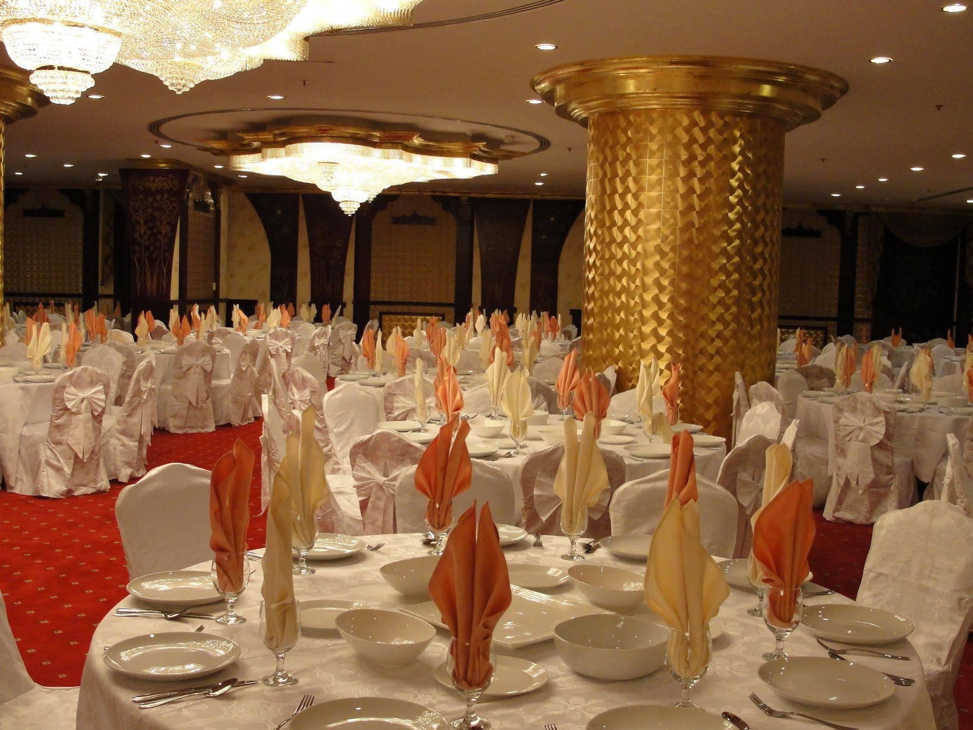 Al Bustan Tower Hotel Suites Şarja Dış mekan fotoğraf