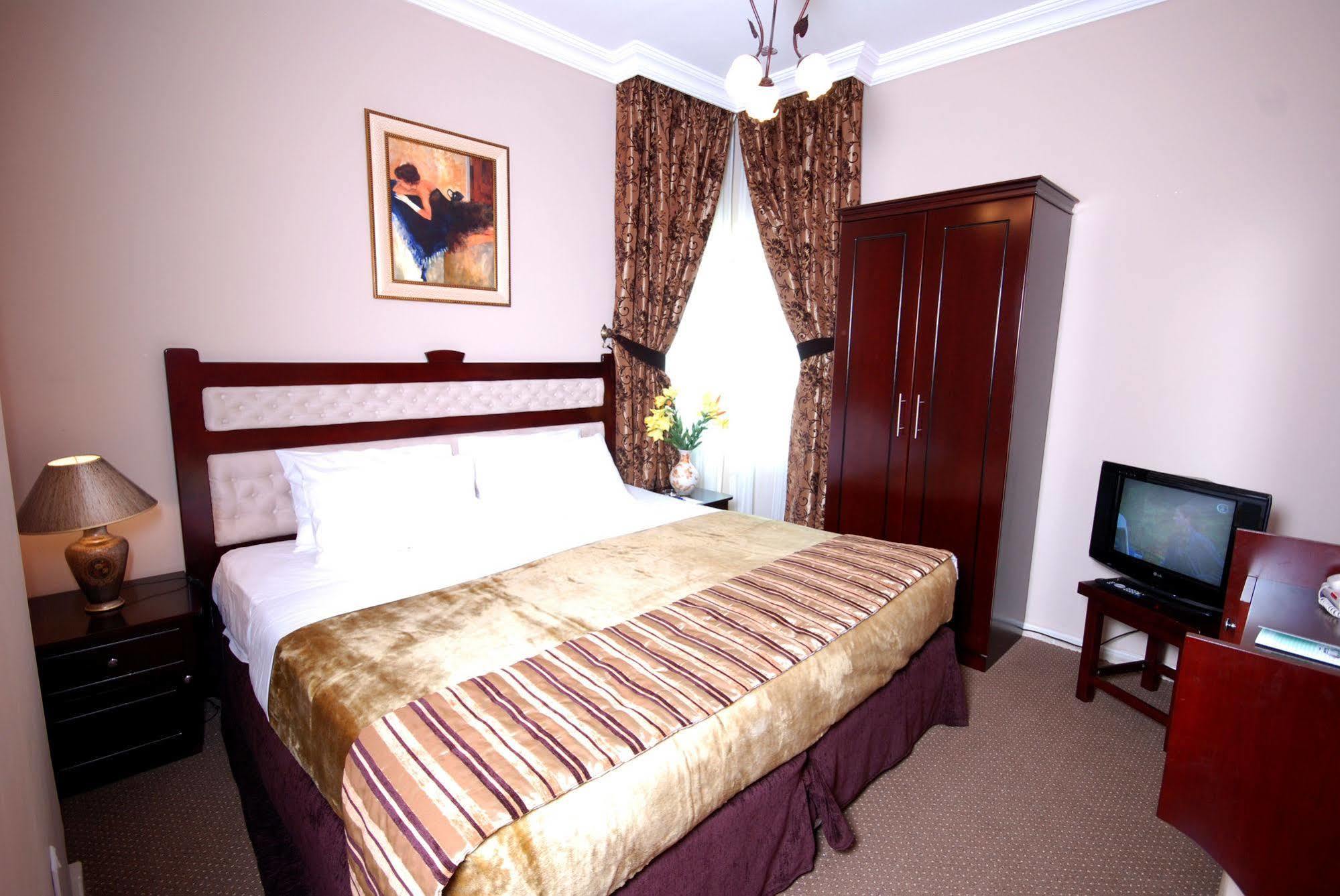Al Bustan Tower Hotel Suites Şarja Dış mekan fotoğraf